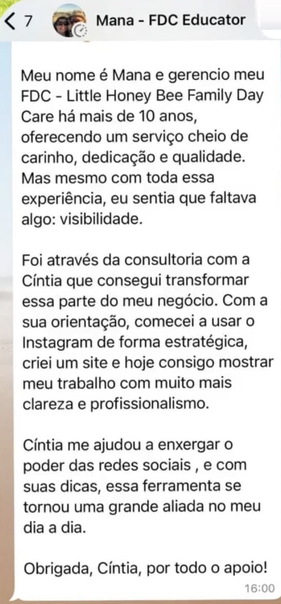 Print da conversa no WhatsApp com Mana: ela conta que gerencia o Little Honey Bee Family Day Care há mais de dez anos e sentia que faltava visibilidade, que a consultoria com a Cintia a levou a usar o Instagram de forma estratégica e a criar um site, e que hoje mostra seu trabalho com muito mais clareza e profissionalismo.