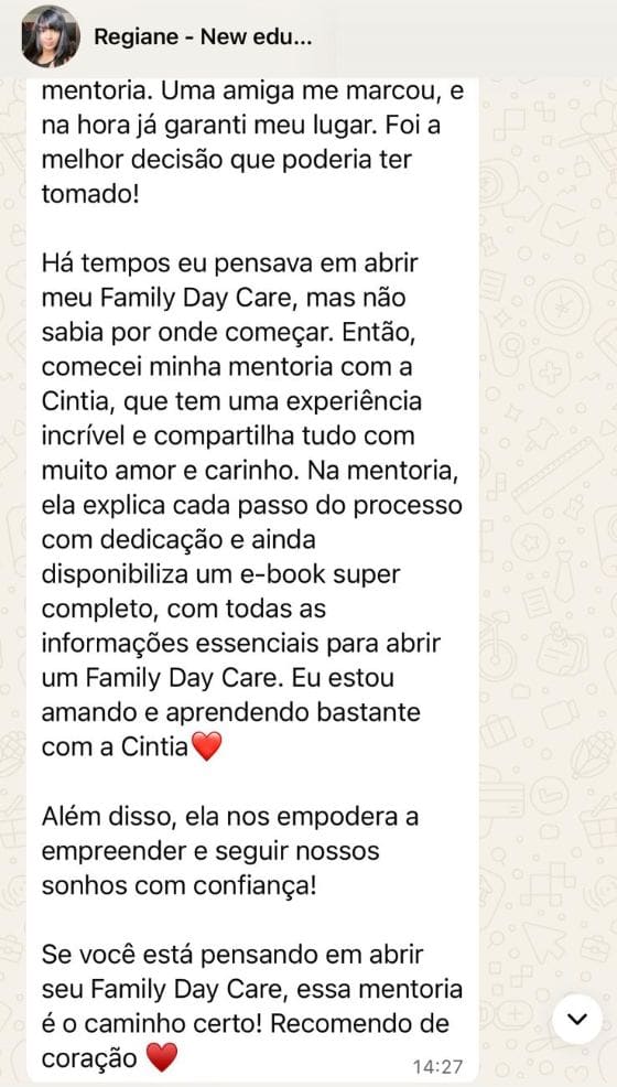 Print da conversa no WhatsApp com Regiane: ela conta que há tempos pensava em abrir seu Family Day Care e não sabia por onde começar, que a Cintia explica cada passo do processo com dedicação e disponibiliza um e-book super completo, e recomenda a mentoria de coração.